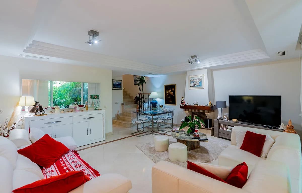 3 Bedroom Semi-Detached House for Sale in Riviera del Sol, Málaga - Image 5