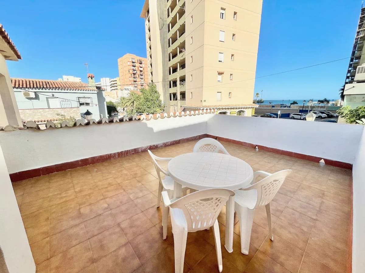 5 Bedroom Detached Villa for Sale in Fuengirola, Málaga - Image 3