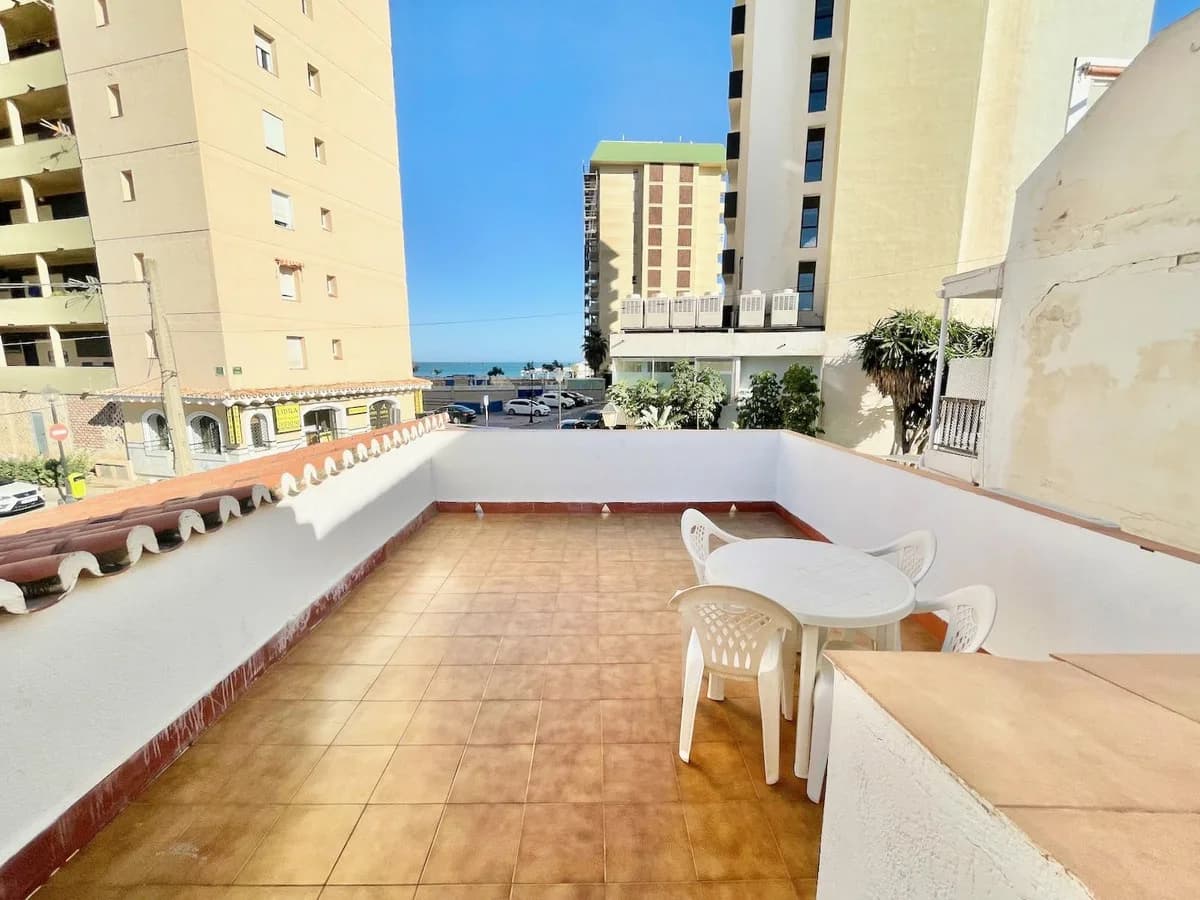 5 Bedroom Detached Villa for Sale in Fuengirola, Málaga - Image 4