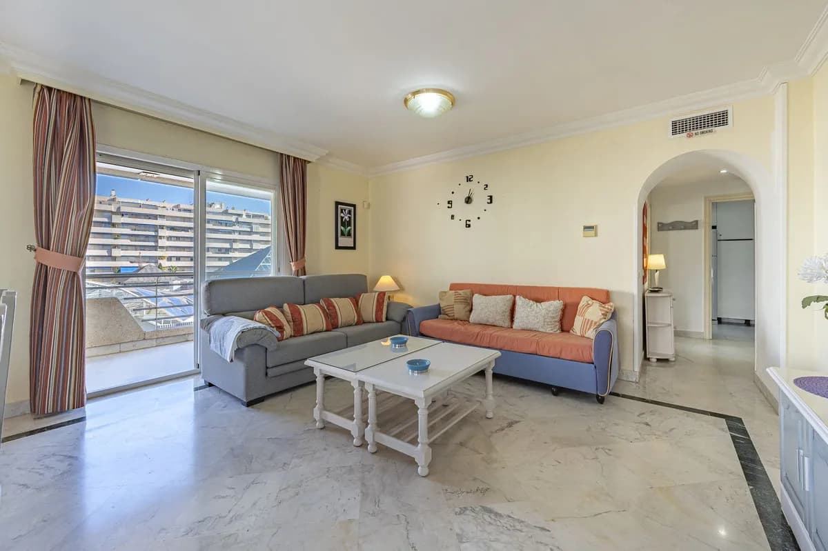 2 Bedroom Middle Floor Apartment for Sale in Puerto Banús, Málaga - Image 5