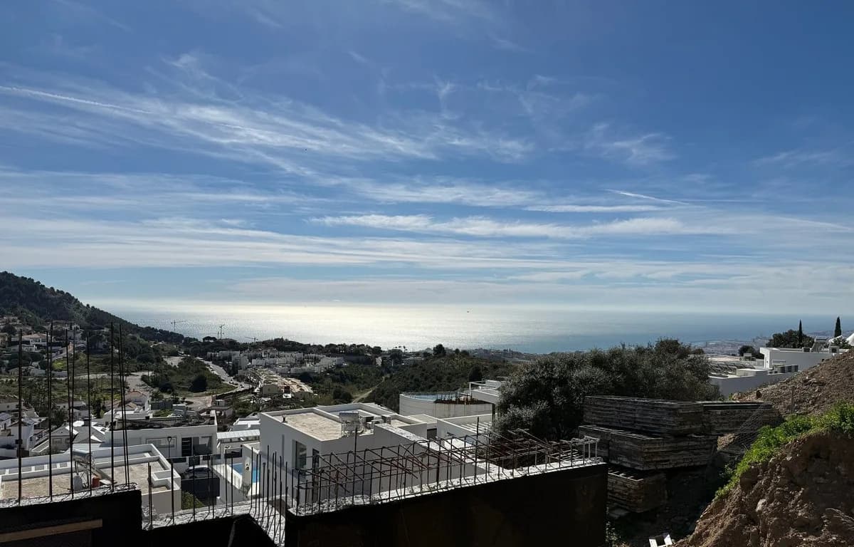 4 Bedroom Detached Villa for Sale in Mijas, Málaga - Image 2