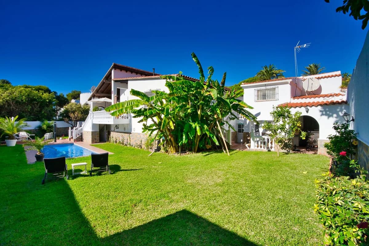 4 Bedroom Detached Villa for Sale in Torrenueva, Málaga