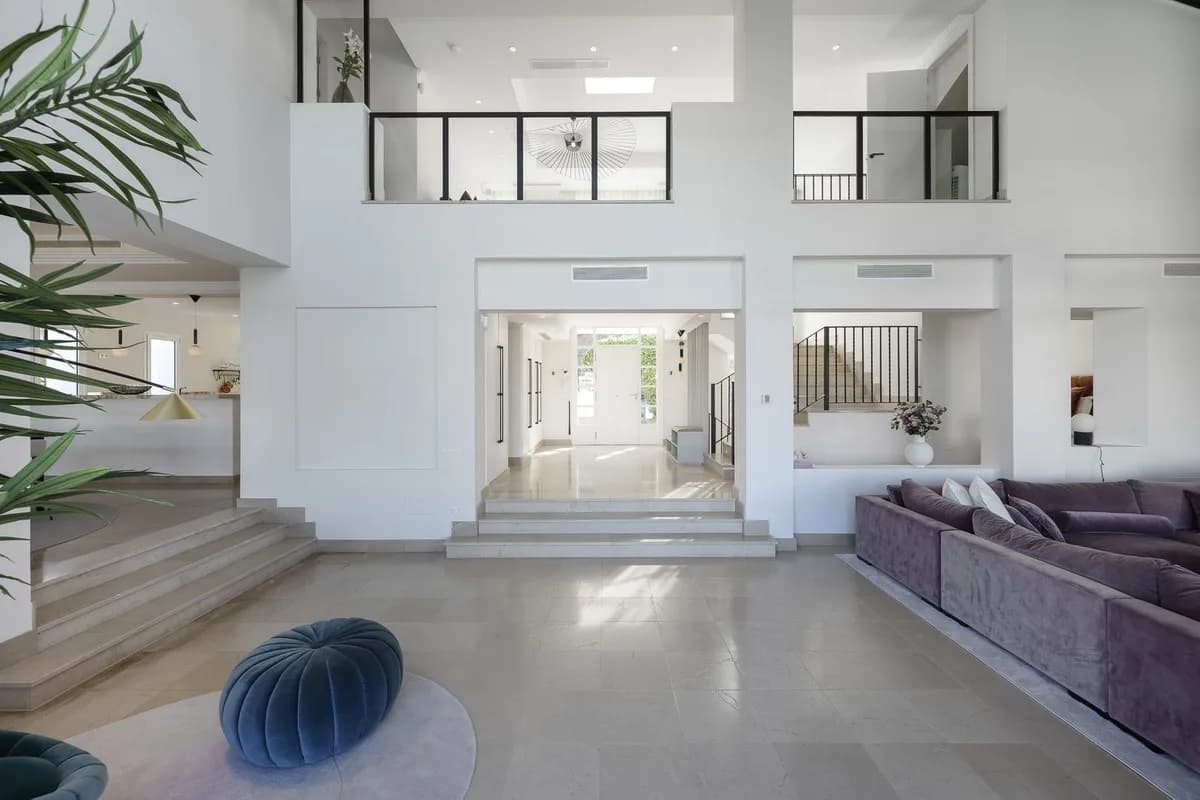 7 Bedroom Detached Villa for Sale in Benahavís, Málaga - Image 3