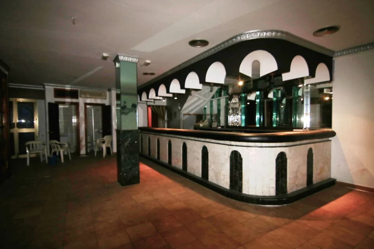 5 Bedroom Middle Floor Apartment for Sale in Guaro, Málaga - Image 2