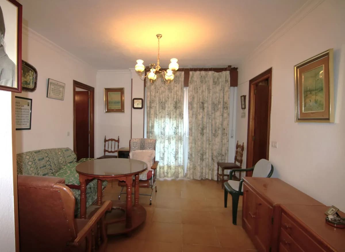 5 Bedroom Middle Floor Apartment for Sale in Guaro, Málaga - Image 5