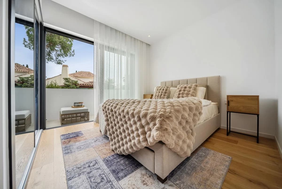 6 Bedroom Detached Villa for Sale in Marbesa, Málaga - Image 3