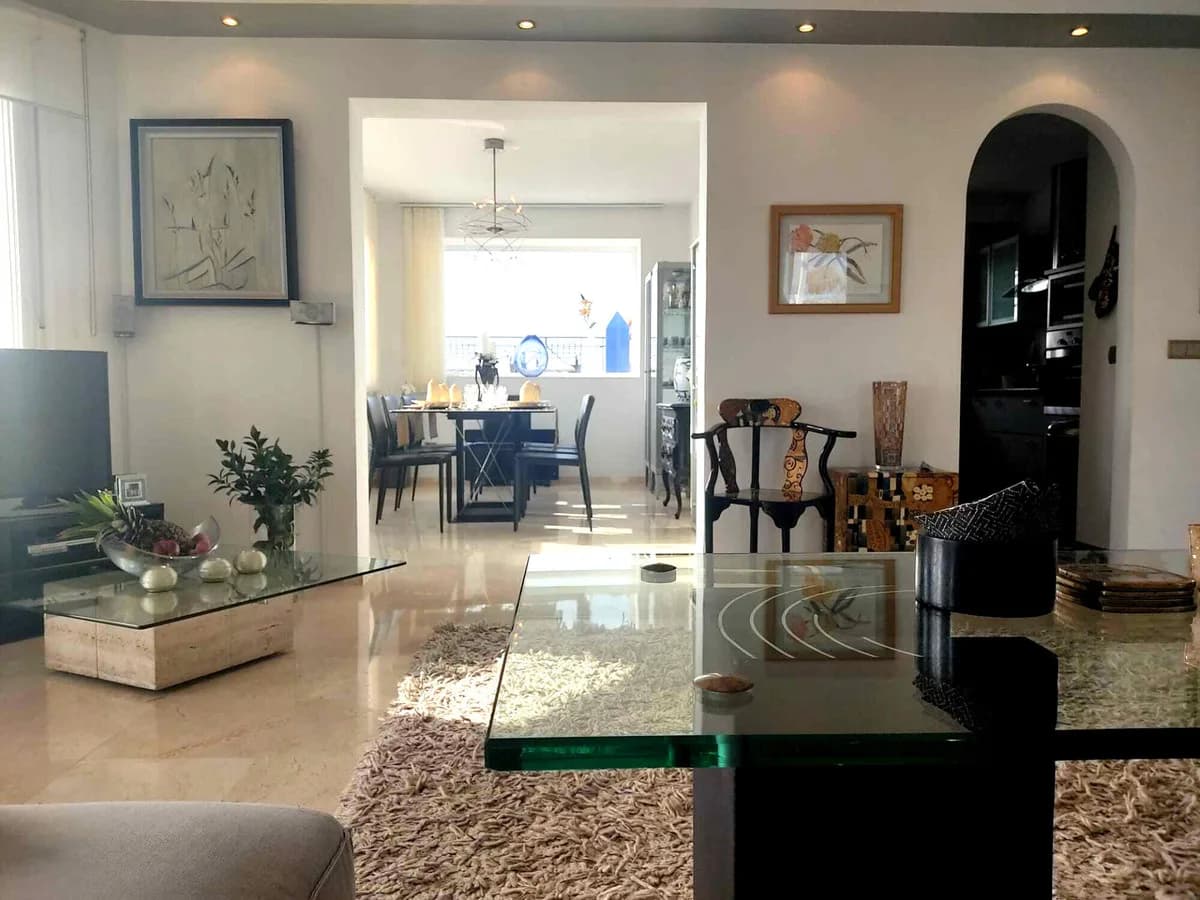 6 Bedroom Detached Villa for Sale in Estepona, Málaga - Image 2