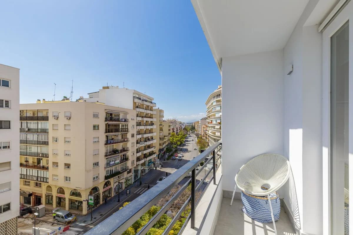 4 Bedroom Middle Floor Apartment for Sale in Marbella, Málaga - Image 8