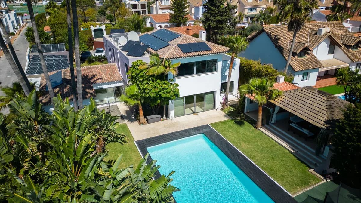 5 Bedroom Detached Villa for Sale in Costalita, Málaga