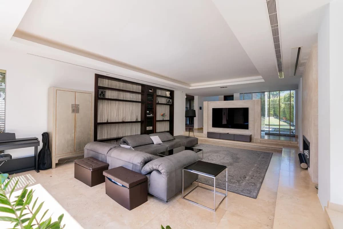 5 Bedroom Detached Villa for Sale in Costalita, Málaga - Image 9