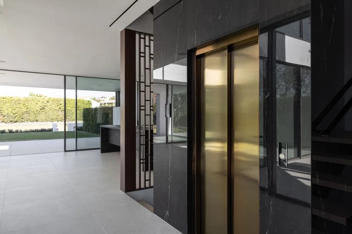 3 Bedroom Semi-Detached House for Sale in The Golden Mile, Málaga - Image 5