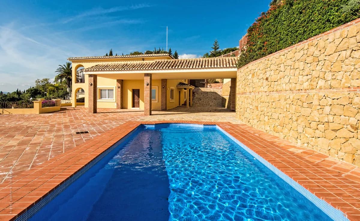 4 Bedroom Detached Villa for Sale in Benalmadena, Málaga - Image 4