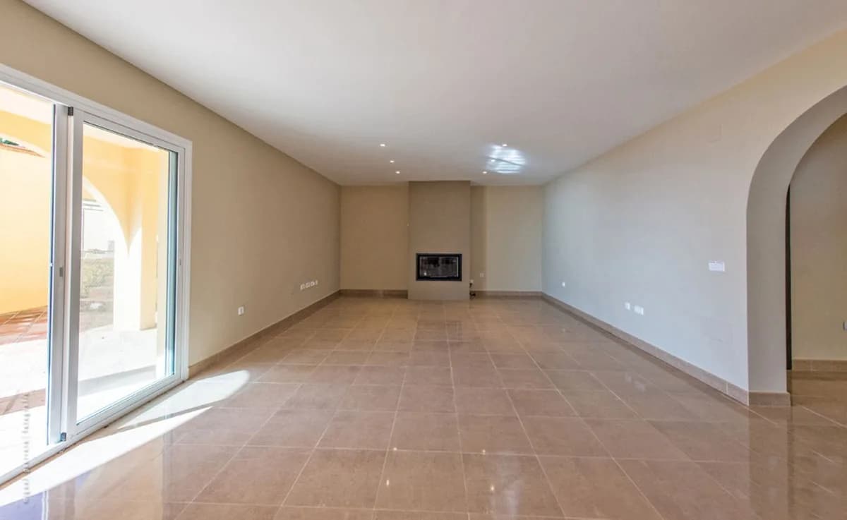 4 Bedroom Detached Villa for Sale in Benalmadena, Málaga - Image 8