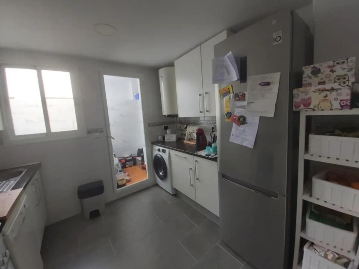 3 Bedroom Middle Floor Apartment for Sale in Doña Julia, Málaga - Image 3