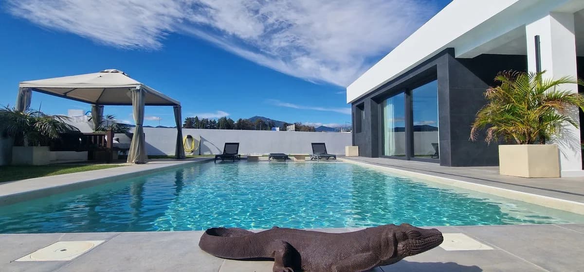 3 Bedroom Detached Villa for Sale in San Pedro de Alcántara, Málaga