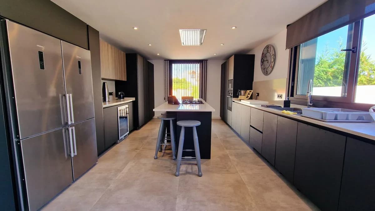 3 Bedroom Detached Villa for Sale in San Pedro de Alcántara, Málaga - Image 7
