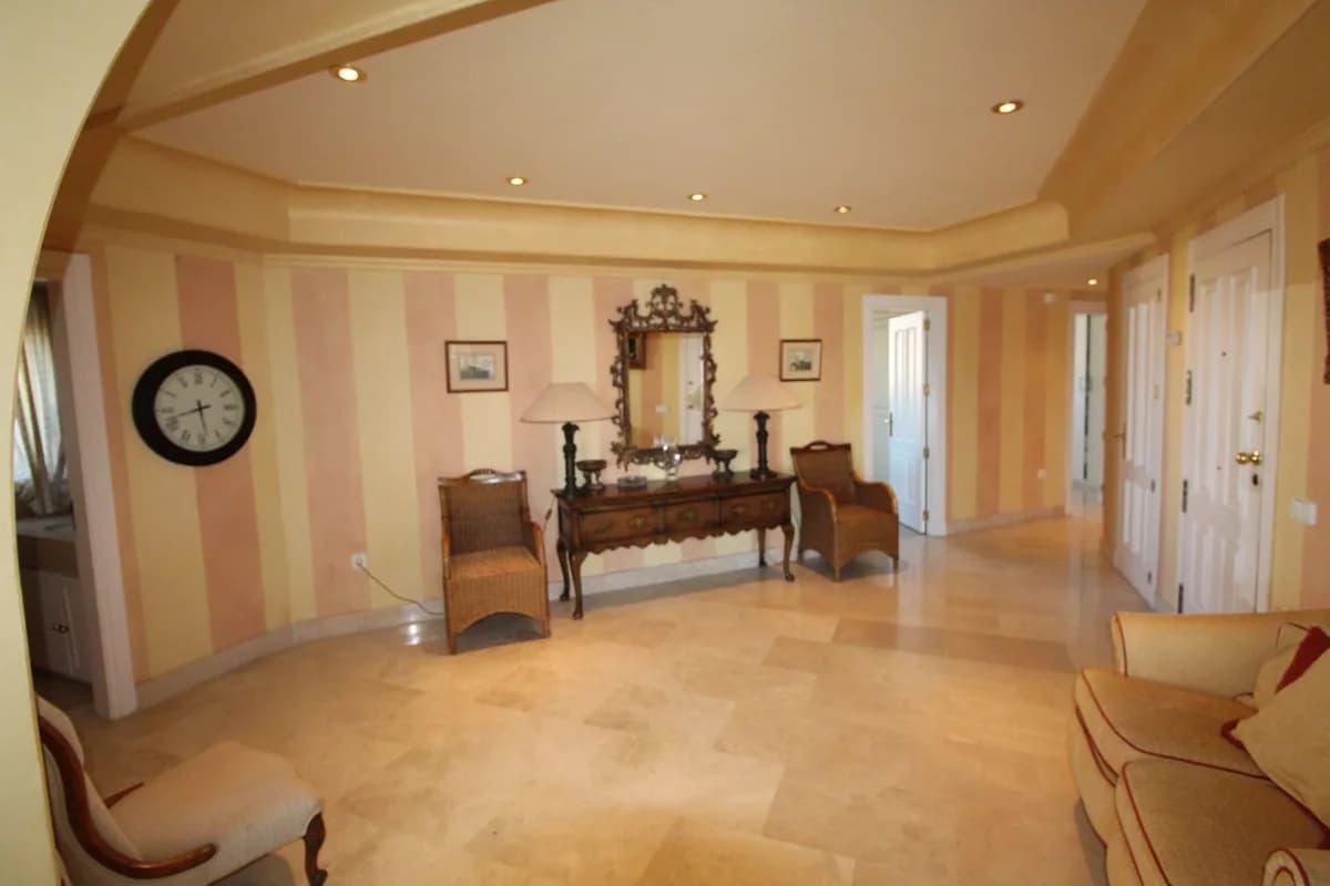 4 Bedroom Penthouse for Sale in Sotogrande Puerto, Cádiz - Image 7