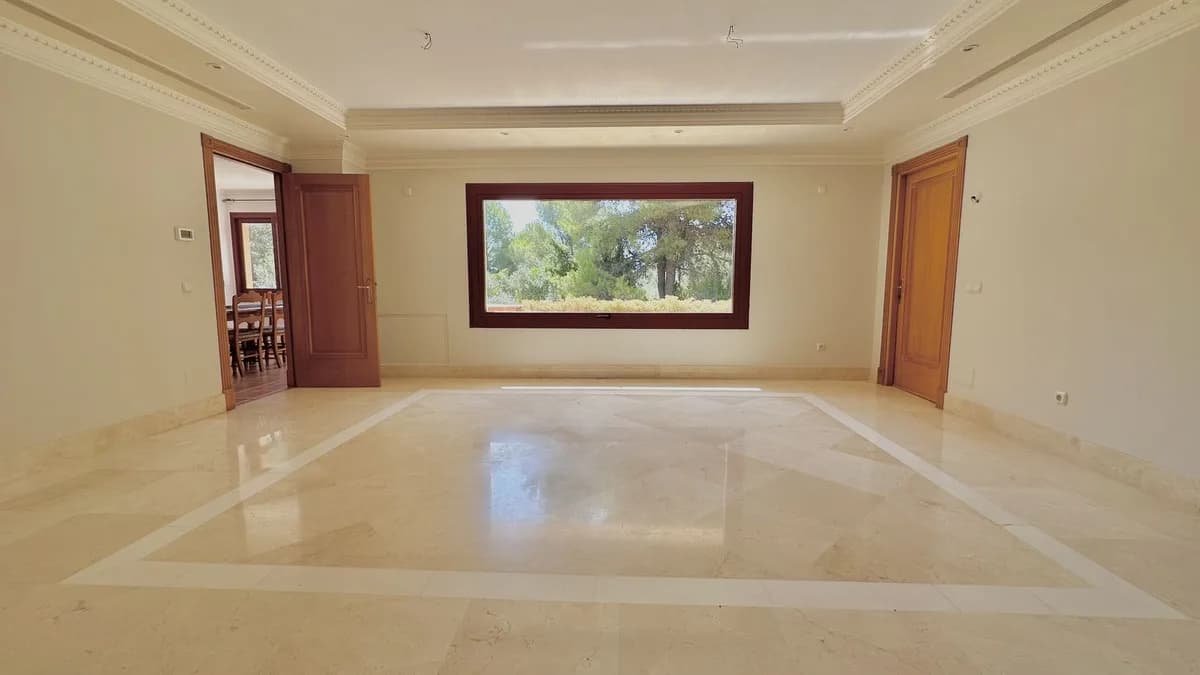 5 Bedroom Detached Villa for Sale in The Golden Mile, Málaga - Image 8