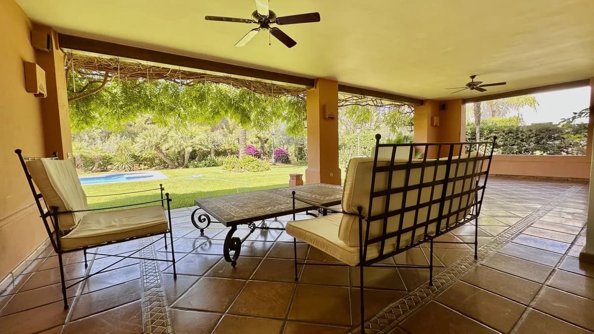 5 Bedroom Detached Villa for Sale in The Golden Mile, Málaga - Image 9