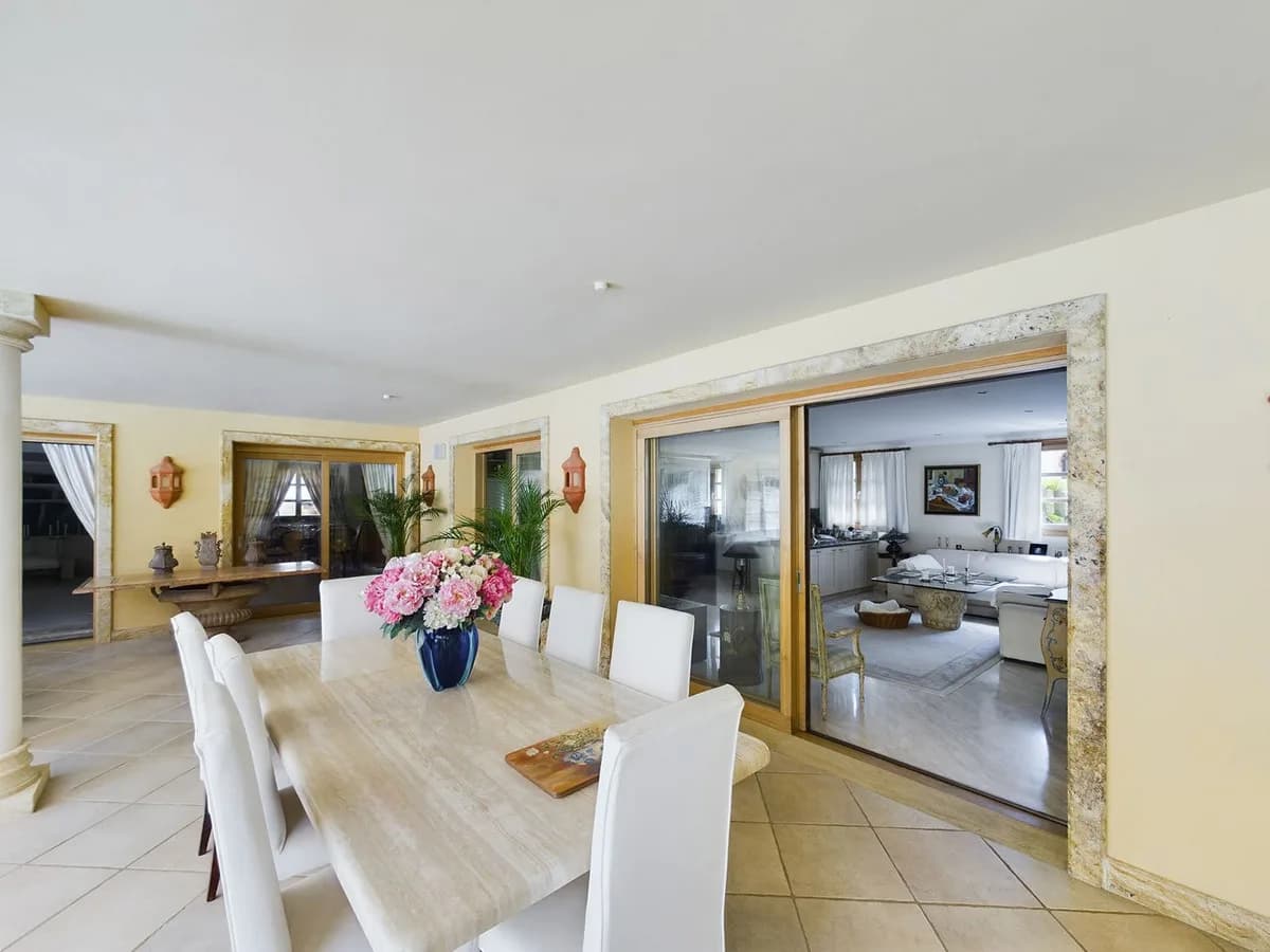 4 Bedroom Detached Villa for Sale in Nueva Andalucía, Málaga - Image 5
