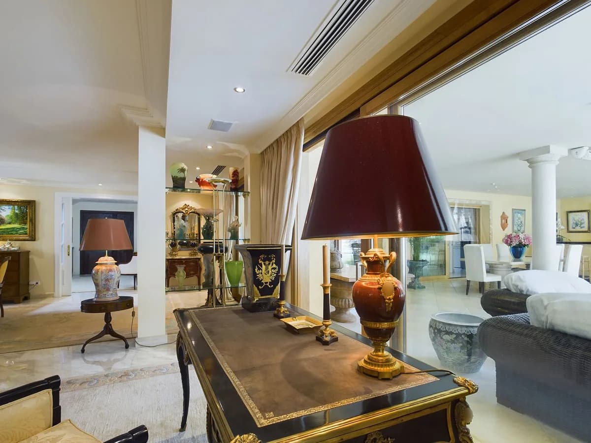 4 Bedroom Detached Villa for Sale in Nueva Andalucía, Málaga - Image 9
