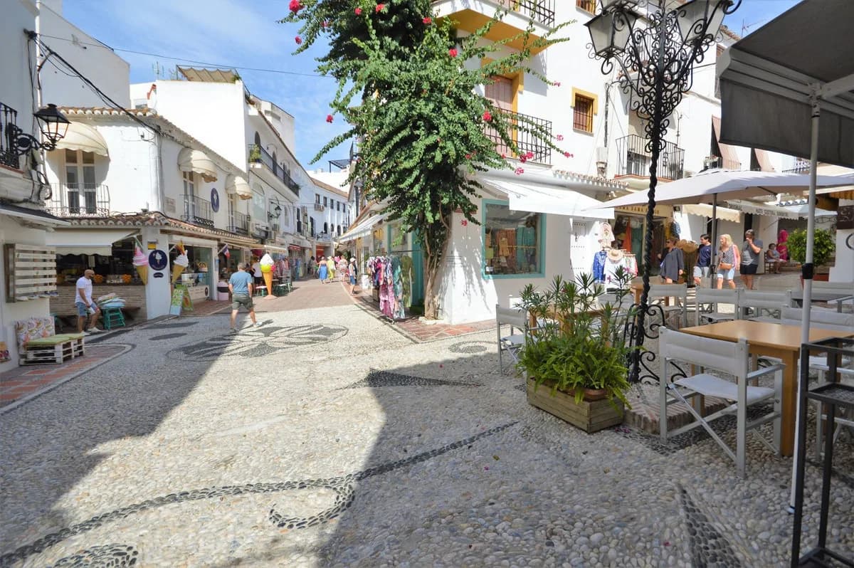 4 Bedroom Detached Villa for Sale in Marbella, Málaga