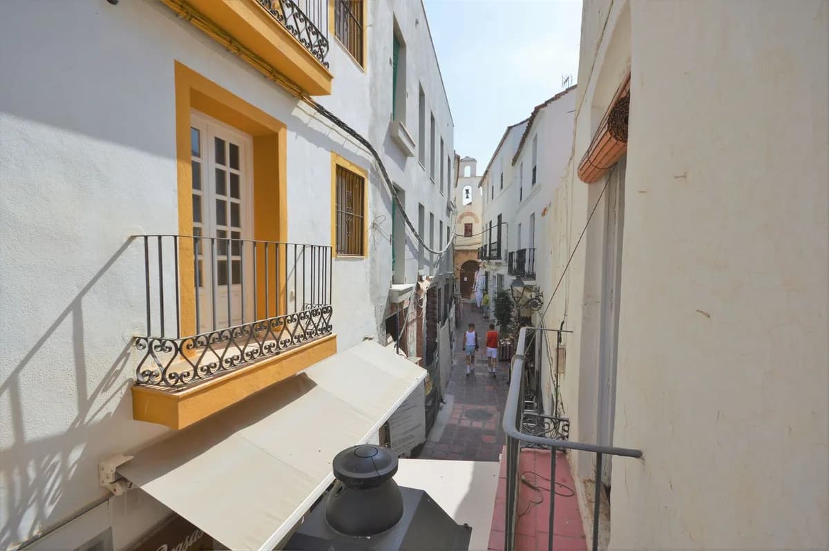 4 Bedroom Detached Villa for Sale in Marbella, Málaga - Image 4