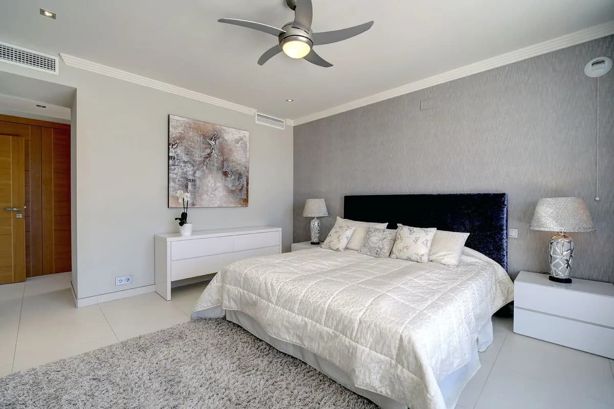 5 Bedroom Detached Villa for Sale in Nueva Andalucía, Málaga - Image 8