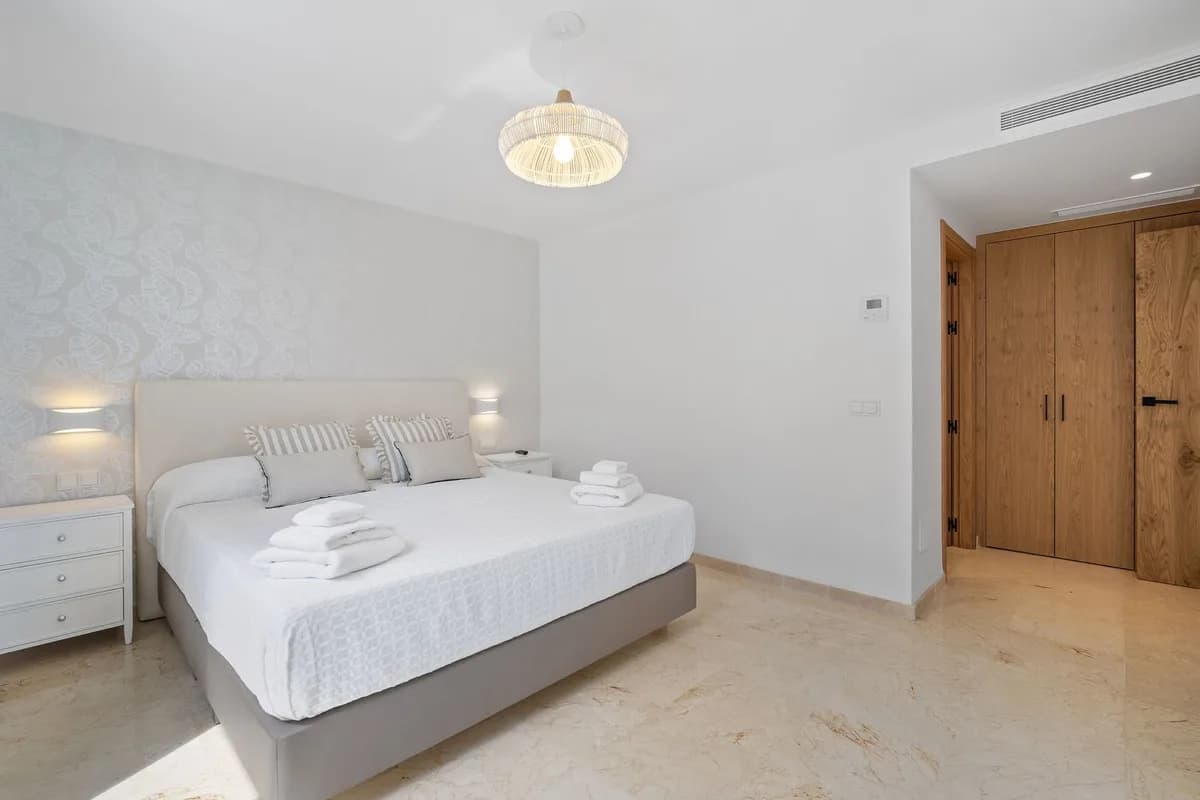 5 Bedroom Detached Villa for Sale in Nueva Andalucía, Málaga - Image 9