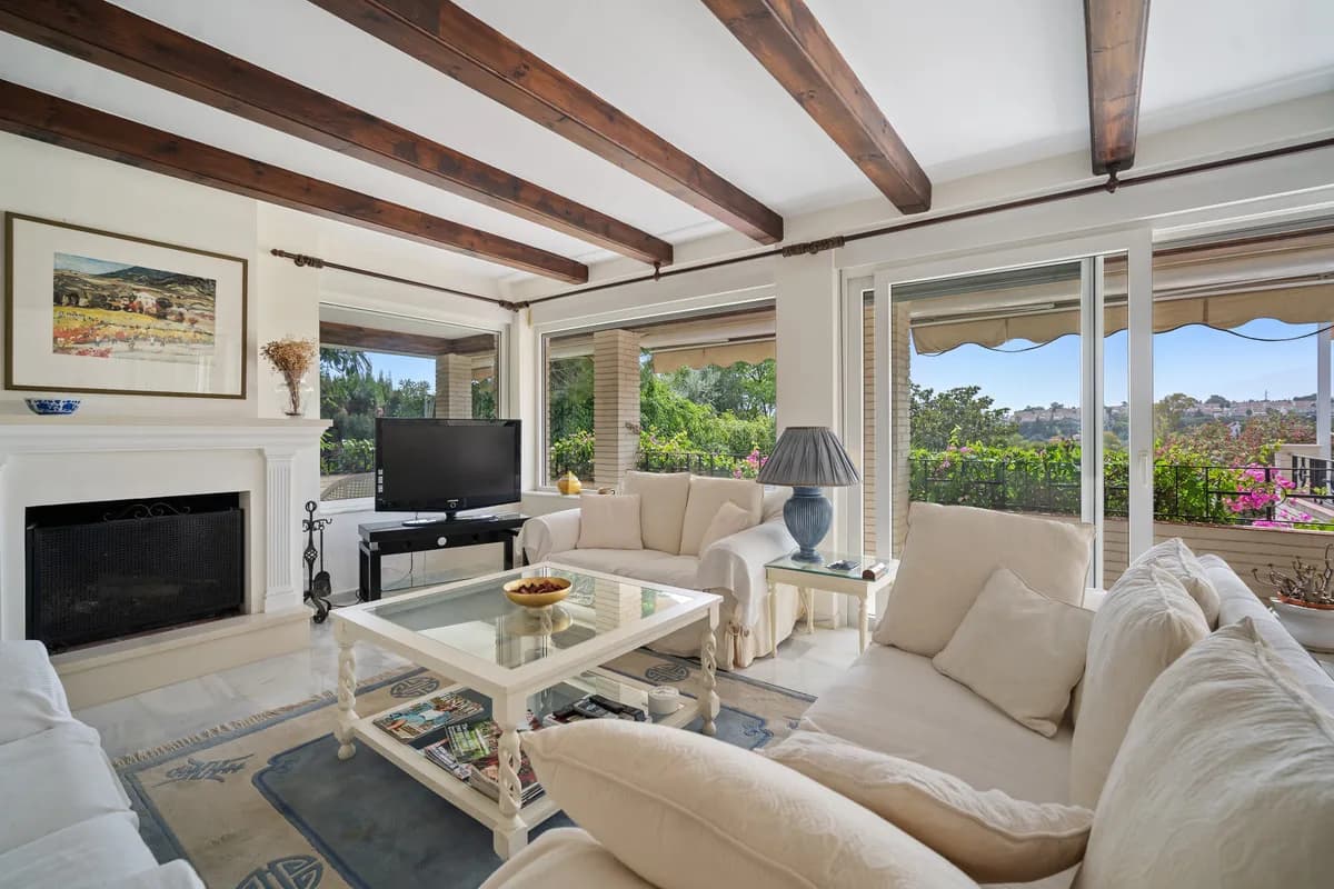 4 Bedroom Detached Villa for Sale in Guadalmina Alta, Málaga - Image 2