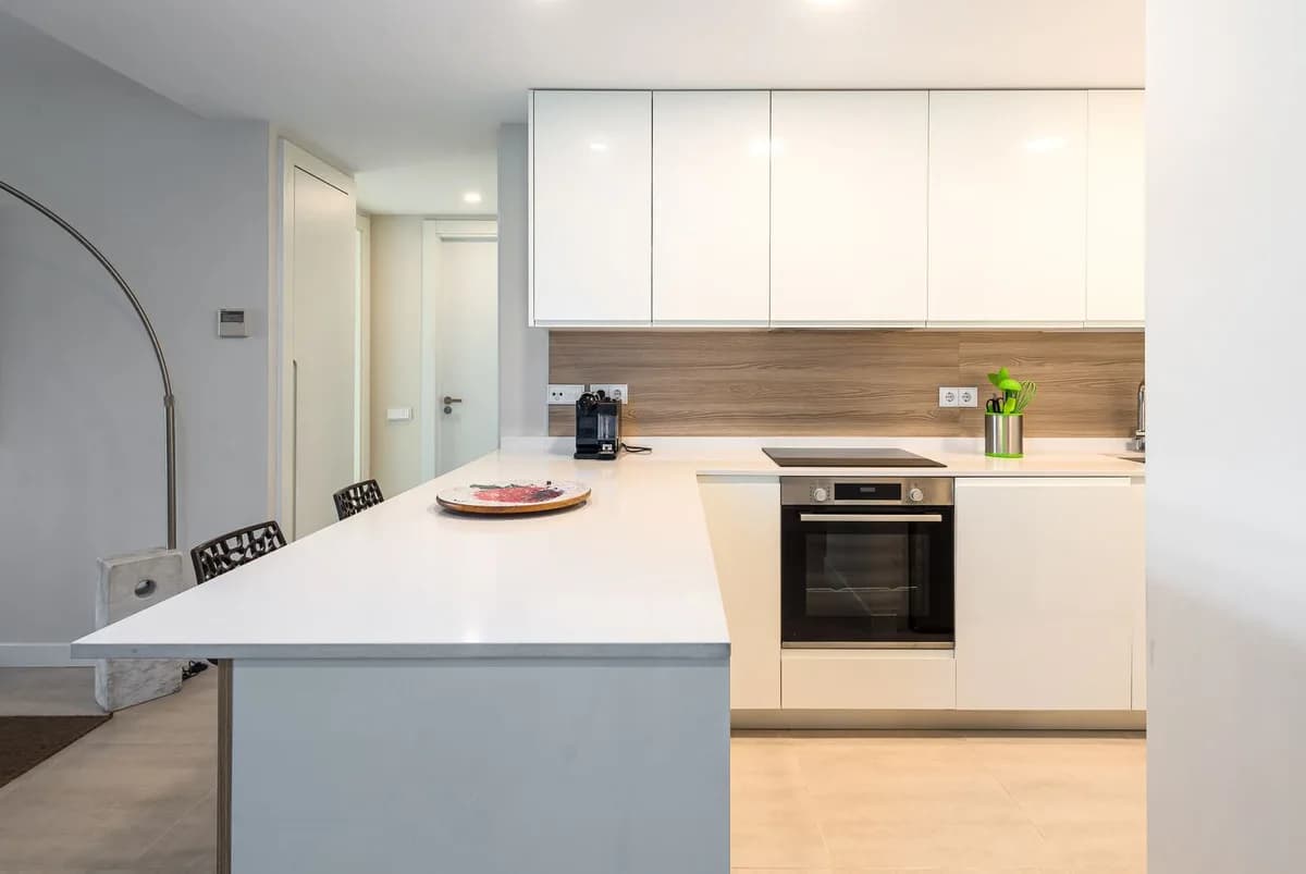 2 Bedroom Middle Floor Apartment for Sale in Selwo, Málaga - Image 9