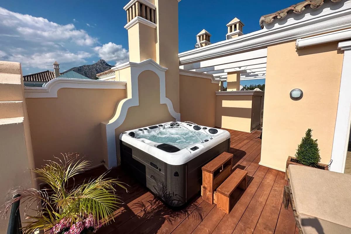3 Bedroom Penthouse Duplex for Sale in The Golden Mile, Málaga - Image 8
