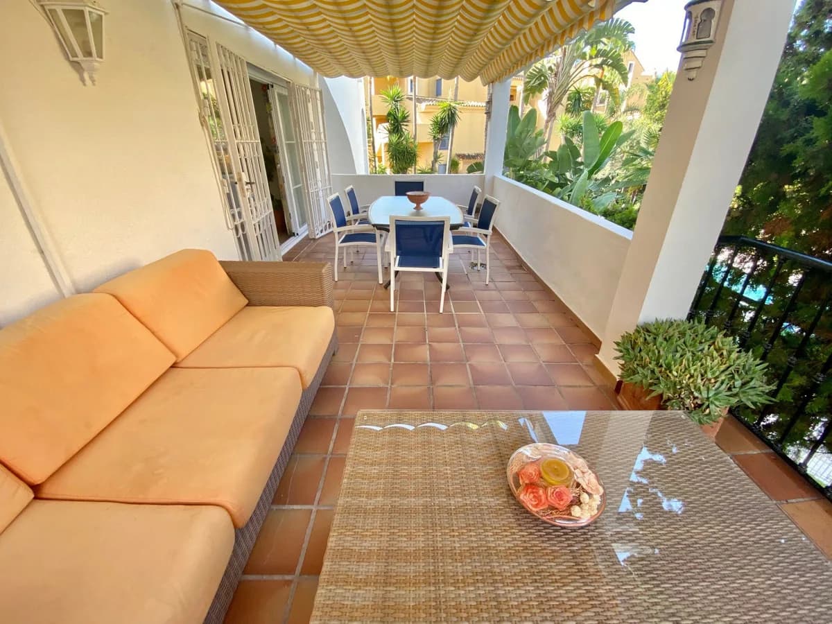 5 Bedroom Middle Floor Apartment for Sale in Nagüeles, Málaga