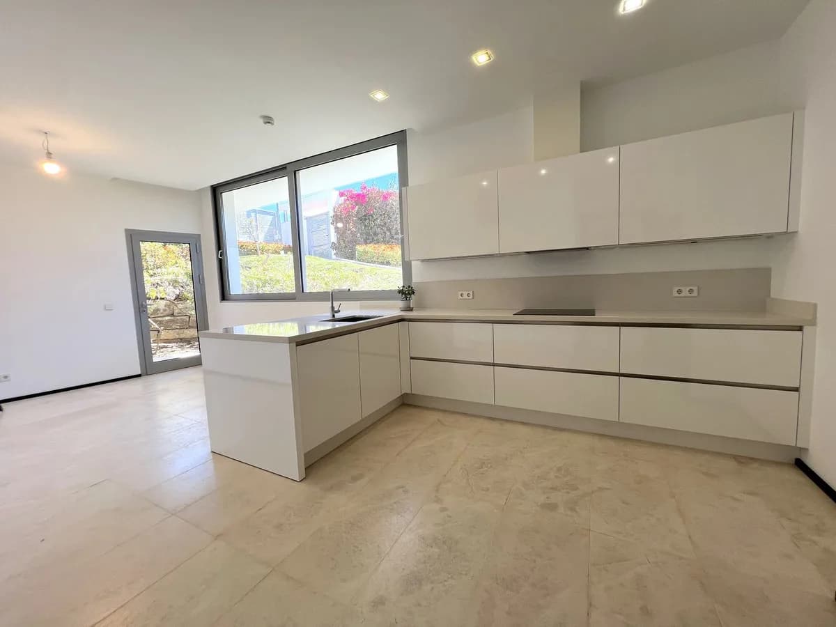 5 Bedroom Townhouse for Sale in Sierra Blanca, Málaga - Image 4