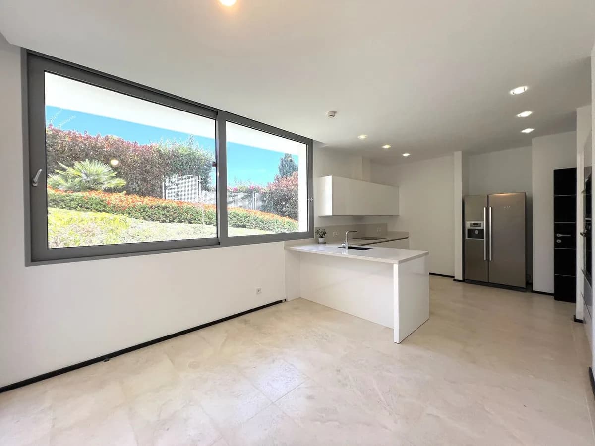 5 Bedroom Townhouse for Sale in Sierra Blanca, Málaga - Image 5