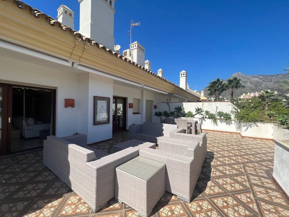 4 Bedroom Penthouse Duplex for Sale in The Golden Mile, Málaga - Image 3