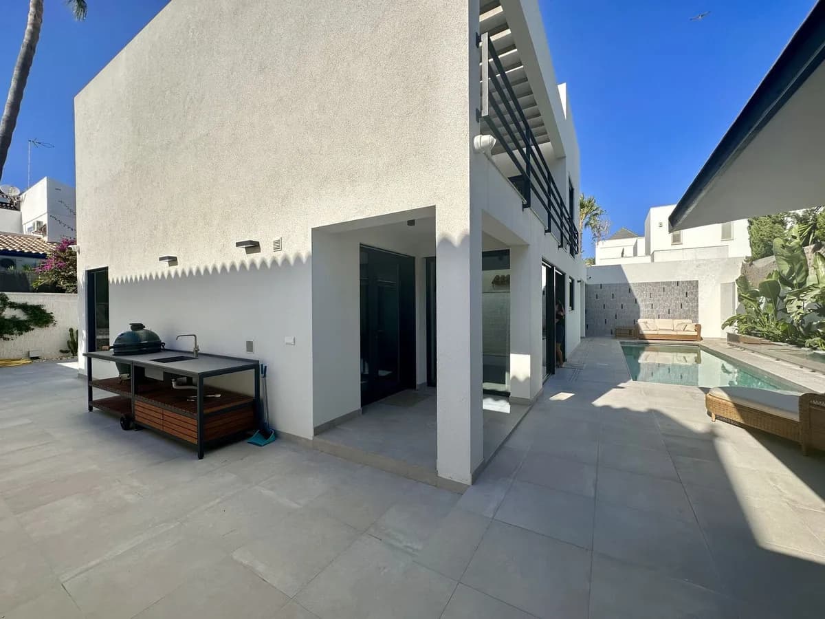 4 Bedroom Detached Villa for Sale in Puerto Banús, Málaga - Image 7
