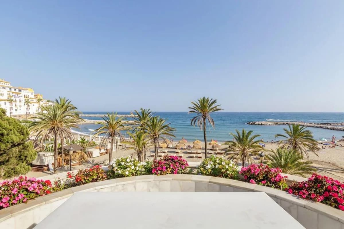 3 Bedroom Middle Floor Apartment for Sale in Puerto Banús, Málaga