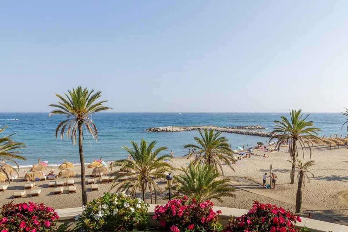 3 Bedroom Middle Floor Apartment for Sale in Puerto Banús, Málaga - Image 6