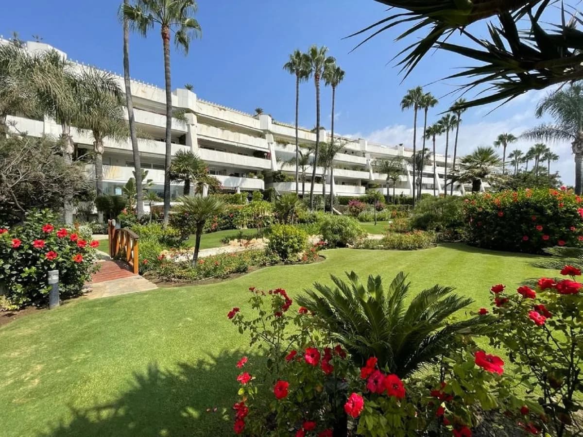 3 Bedroom Middle Floor Apartment for Sale in Puerto Banús, Málaga