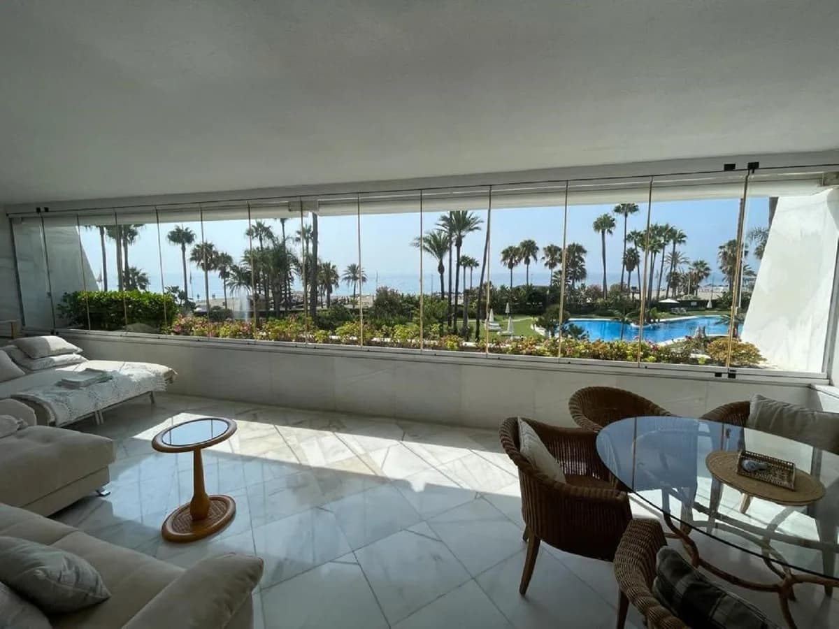 3 Bedroom Middle Floor Apartment for Sale in Puerto Banús, Málaga - Image 6