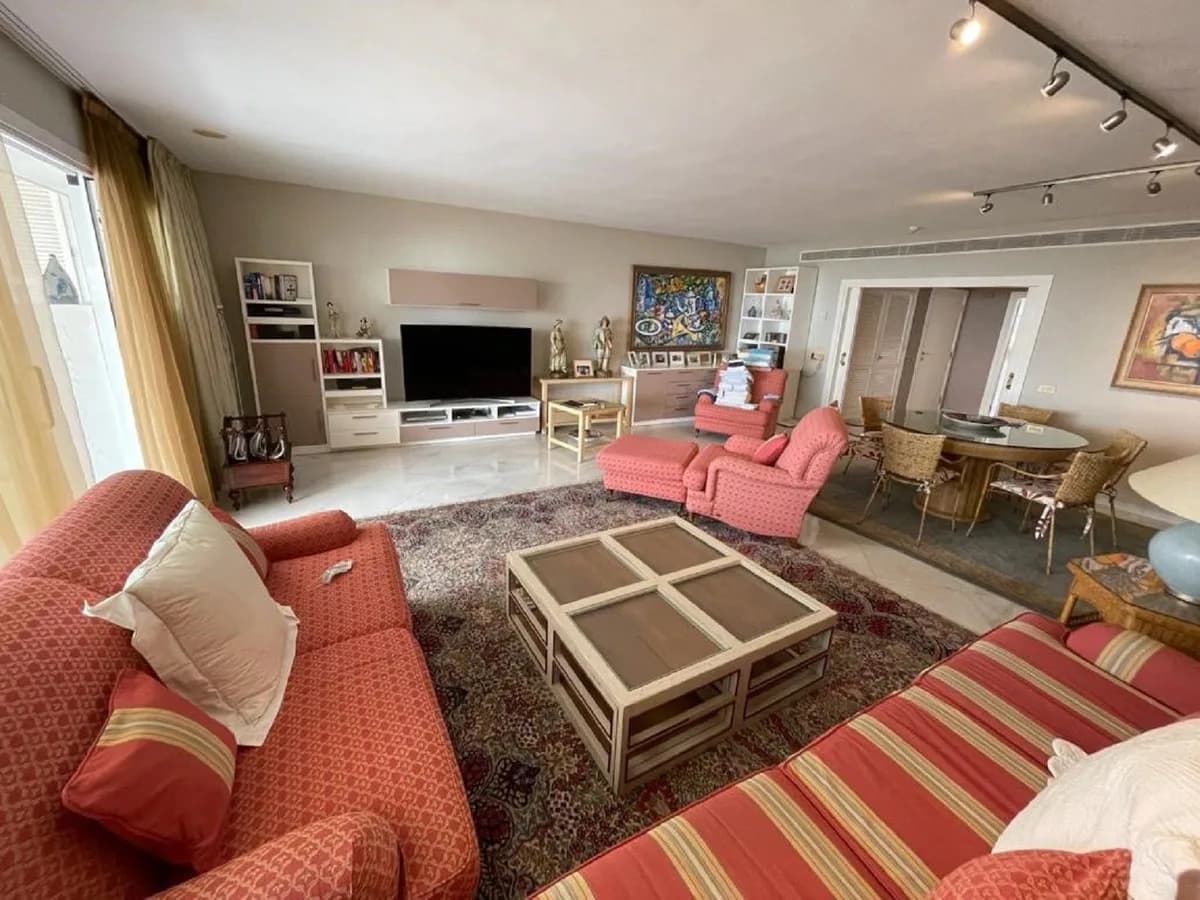 3 Bedroom Middle Floor Apartment for Sale in Puerto Banús, Málaga - Image 8