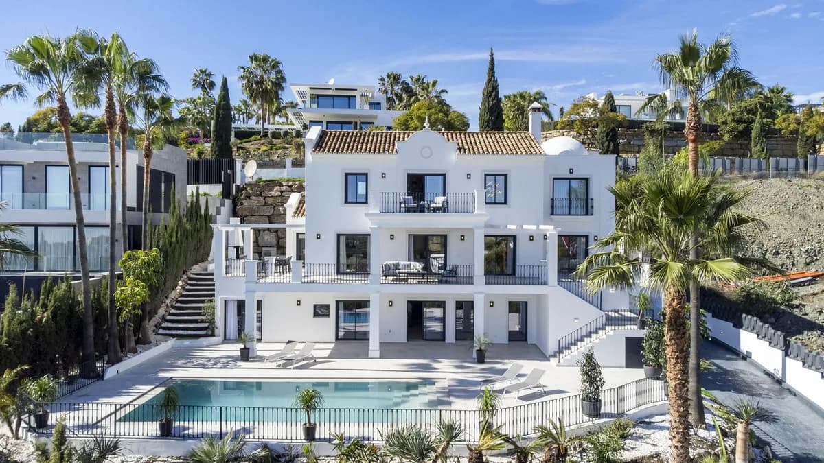 5 Bedroom Detached Villa for Sale in Los Flamingos, Málaga