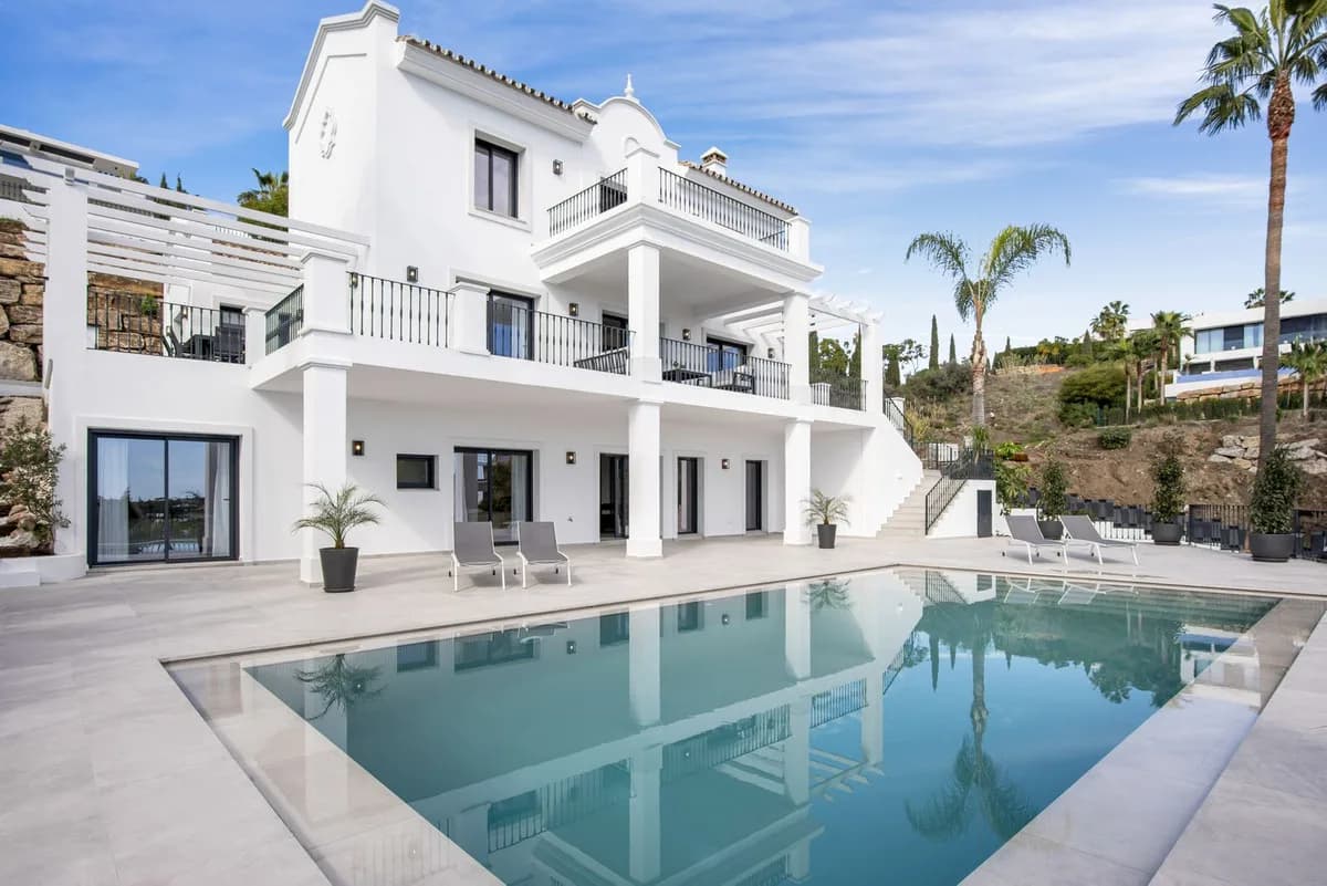 5 Bedroom Detached Villa for Sale in Los Flamingos, Málaga - Image 2