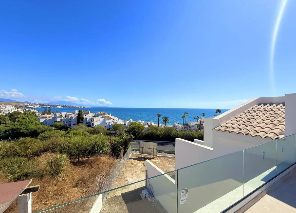 2 Bedroom Semi-Detached House for Sale in Estepona, Málaga - Image 5