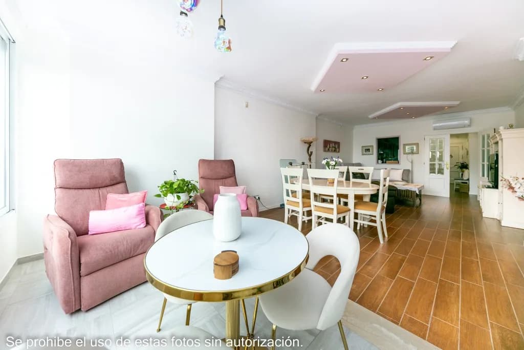 3 Bedroom Middle Floor Apartment for Sale in Mijas Costa, Málaga - Image 4