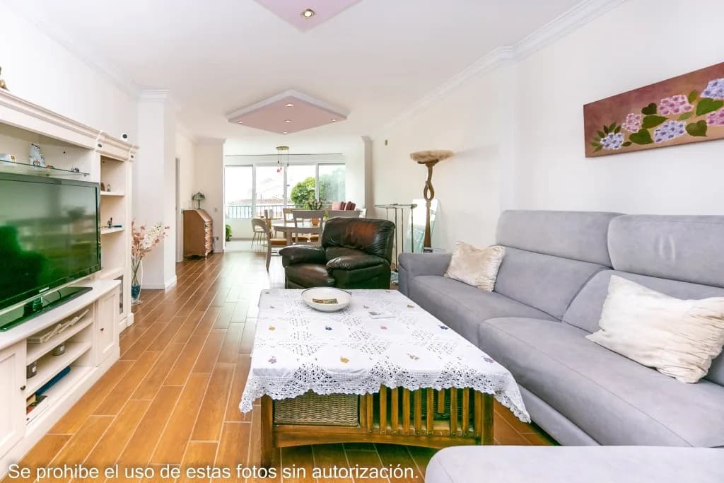 3 Bedroom Middle Floor Apartment for Sale in Mijas Costa, Málaga - Image 7