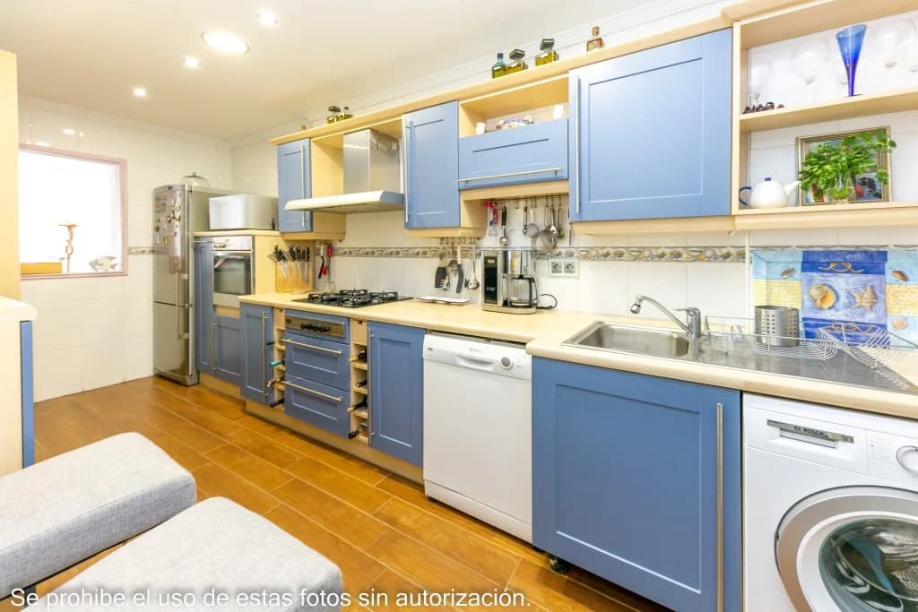 3 Bedroom Middle Floor Apartment for Sale in Mijas Costa, Málaga - Image 9