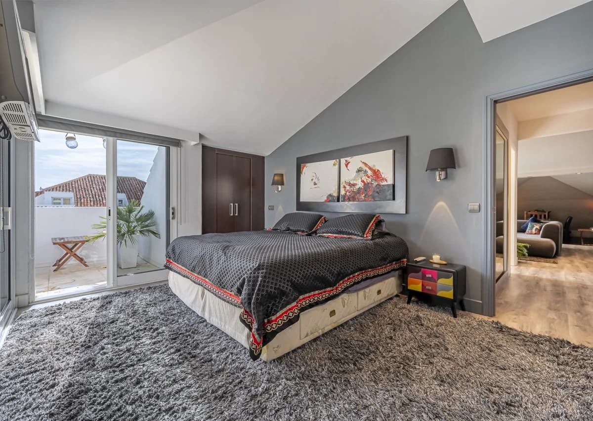 2 Bedroom Penthouse for Sale in The Golden Mile, Málaga - Image 4