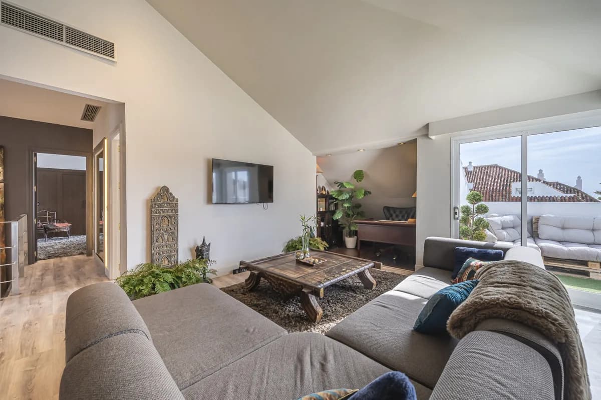 2 Bedroom Penthouse for Sale in The Golden Mile, Málaga - Image 6